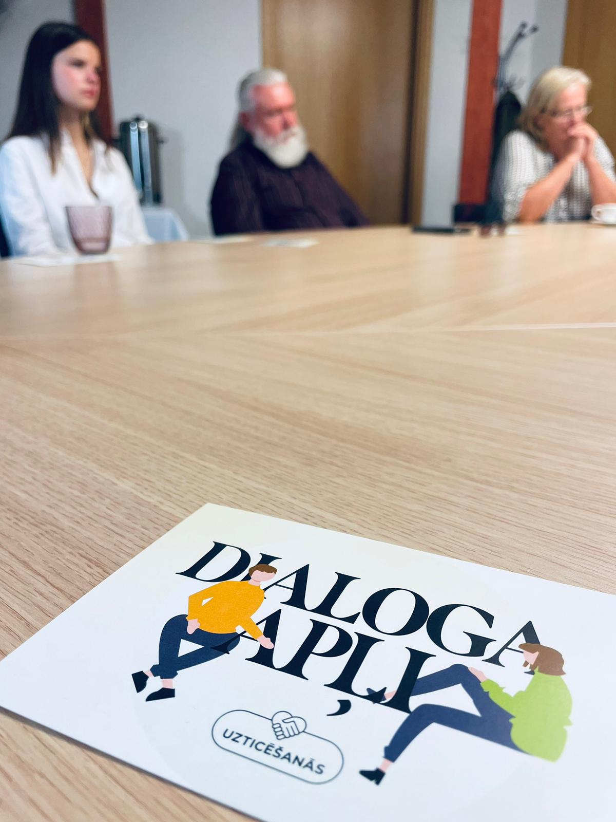 “Dialoga apļi” piestāj Cēsīs